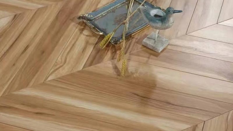 地暖地板安装：价格与品质的平衡之道**